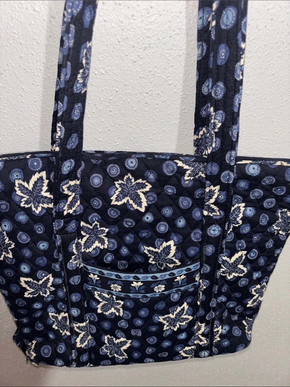 Vera Bradley - Seaport Navy Floral Quilted Laptop Tote